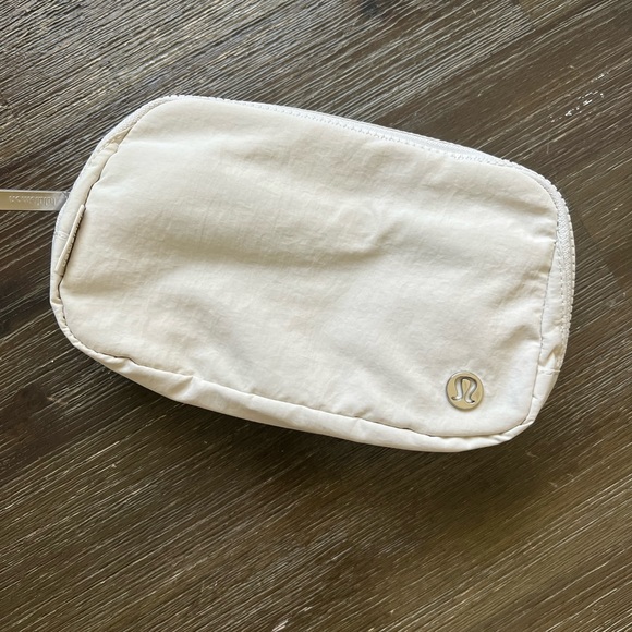 Lululemon Everywhere Belt Bag - Picture 2 of 5